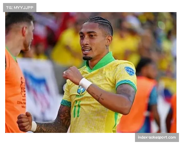 拉菲尼亚在巴西对阵法国的友谊赛中右腿股二头肌受伤，将缺席五周